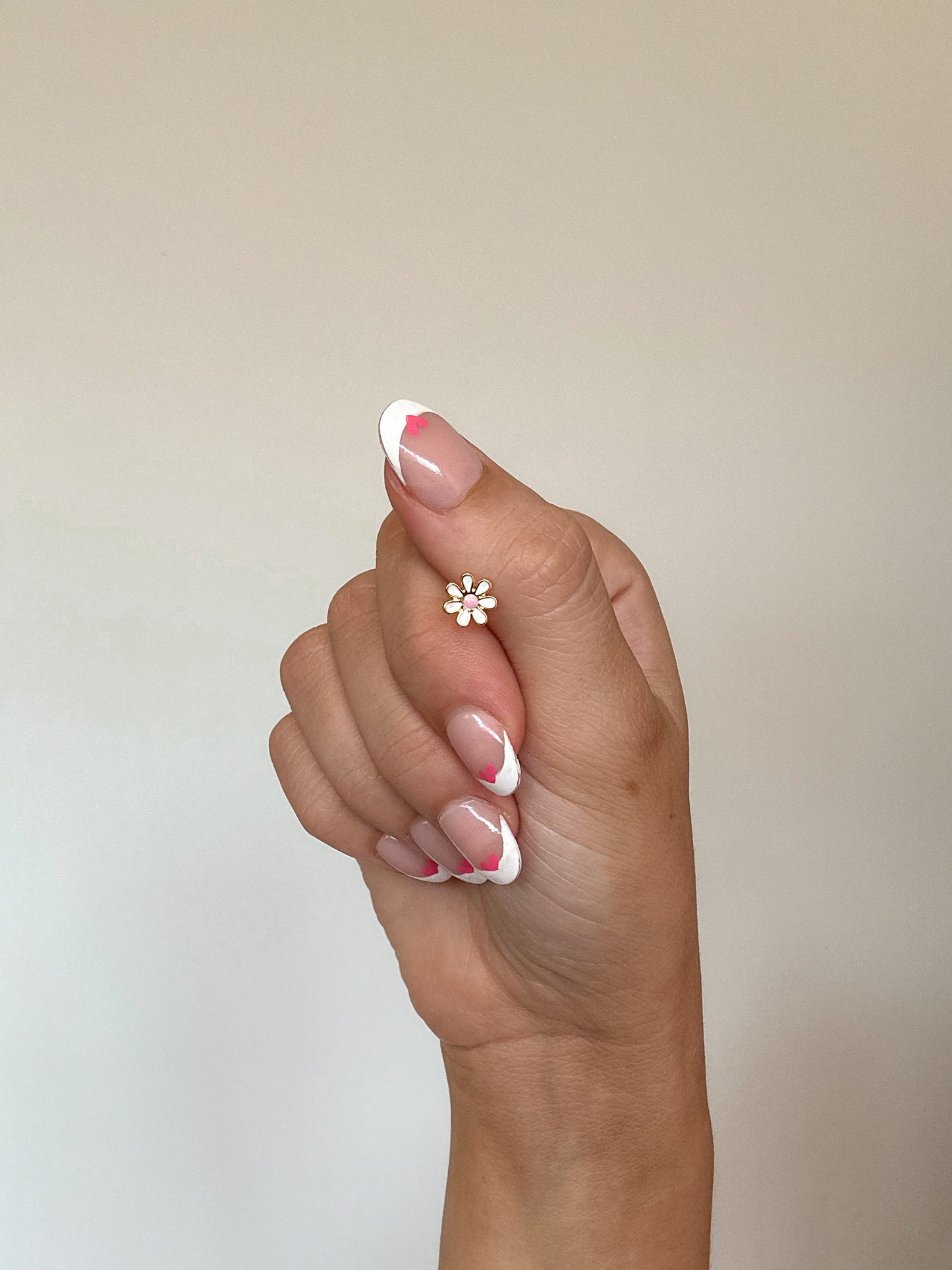 Mini Screw Back Daisy Stud - White