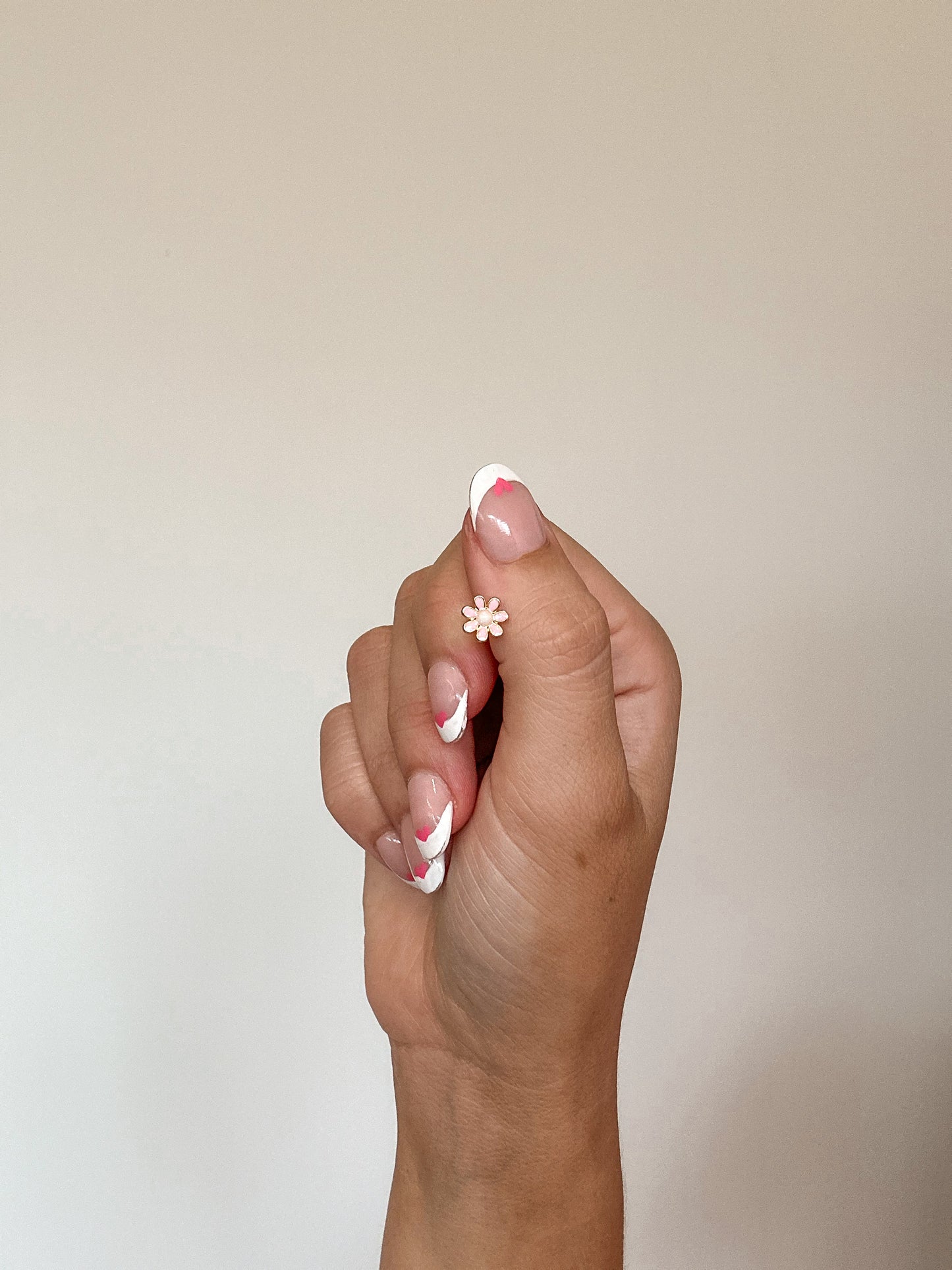 Mini Screw Back Daisy Stud - Pink